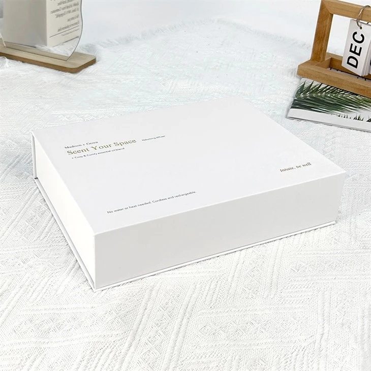 large white gift boxes with lids (3)